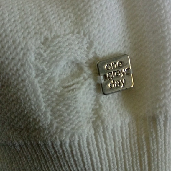 One Gray Day Los Angeles distressed sweater top - Picture 7 of 7